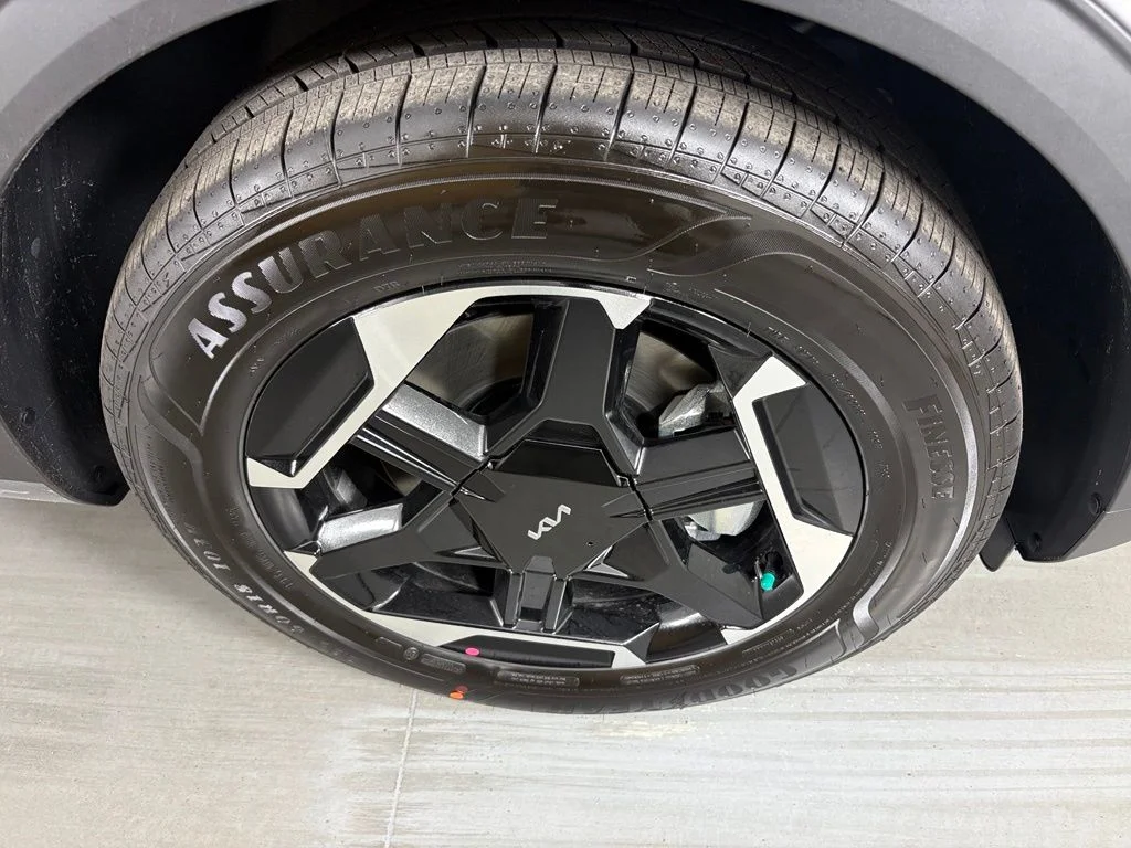 New 2027 Wolf Gray Kia S image 11