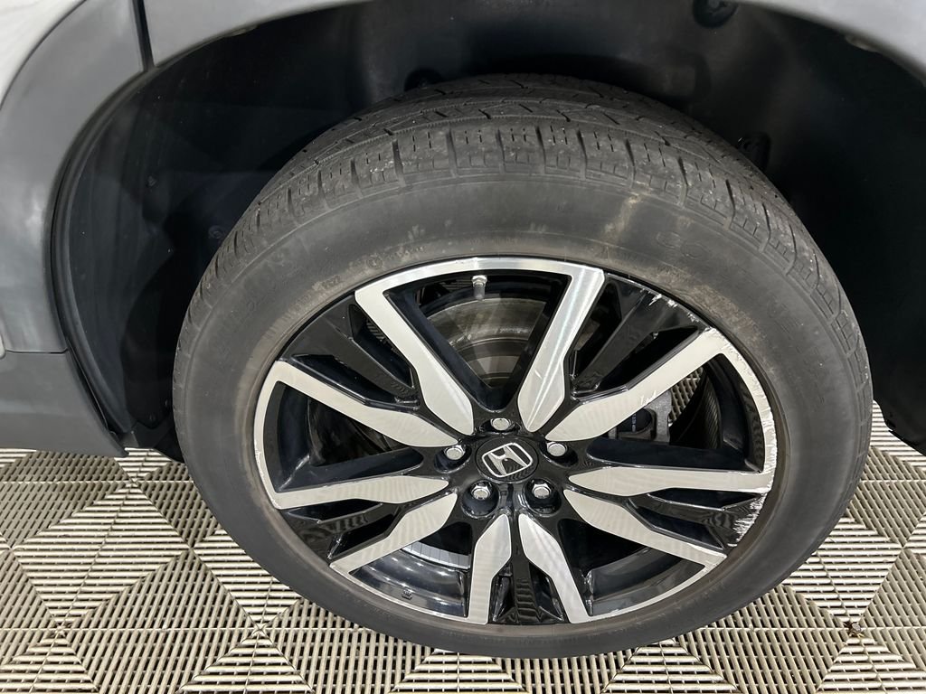 Used 2020 Silver Honda Touring image 9