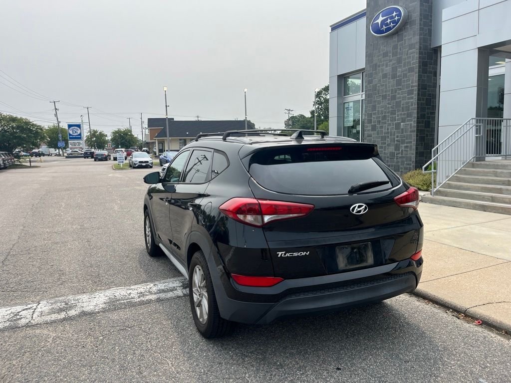 Used 2017 Black Hyundai SE Plus image 6