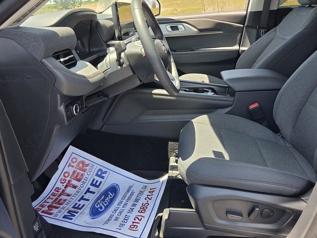 Used 2025 Black Ford Active image 5