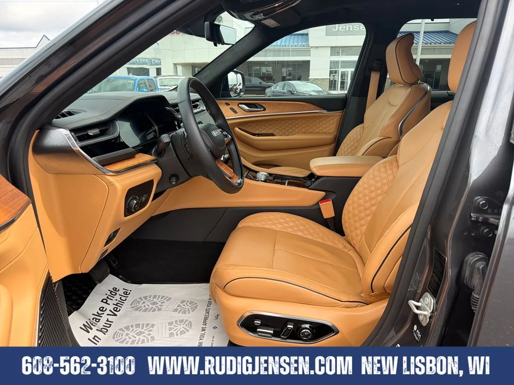 Used 2023 Gray Jeep Summit Reserve image 9