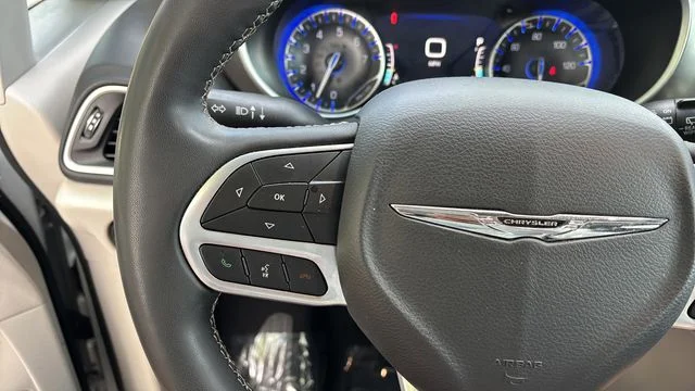 Used 2024 White Chrysler Touring L image 22