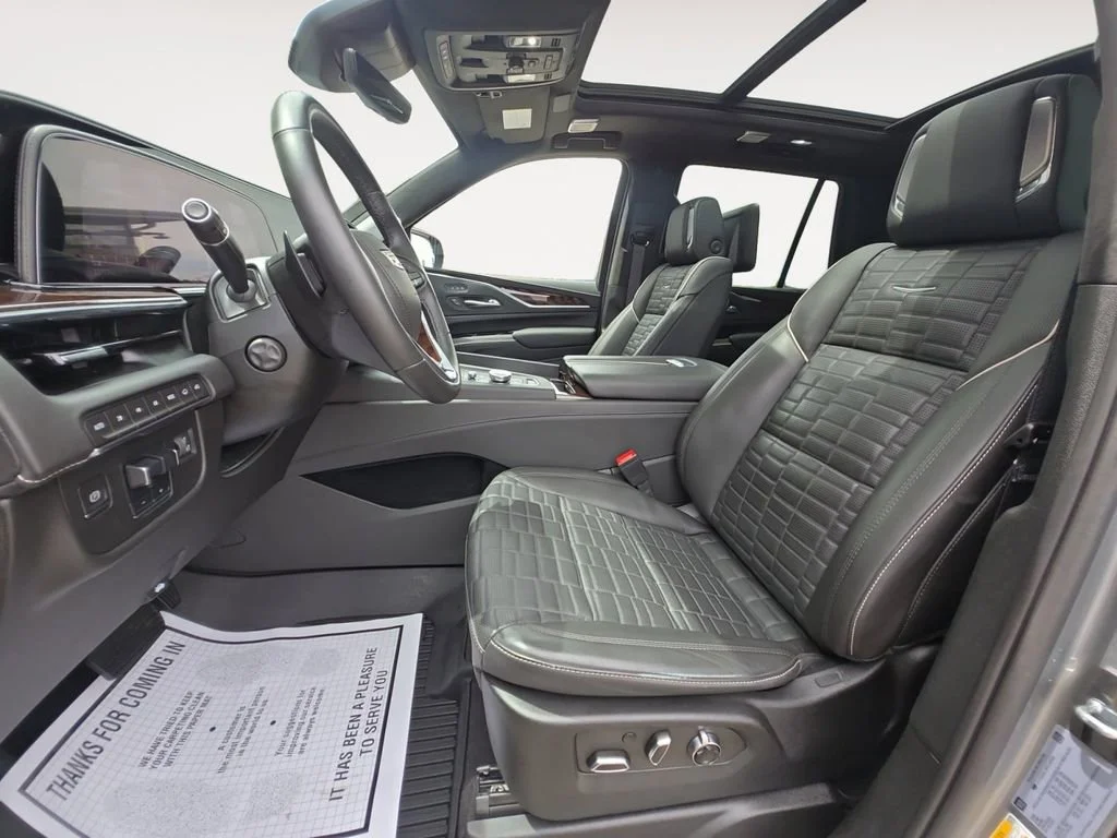 Used 2023 Argent Silver Metallic Cadillac Sport Platinum image 9