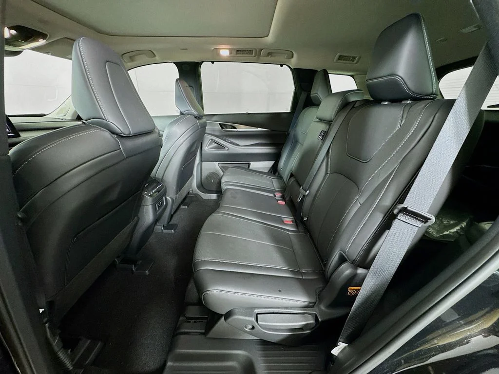 Certified Used 2026 Black INFINITI LUXE image 31