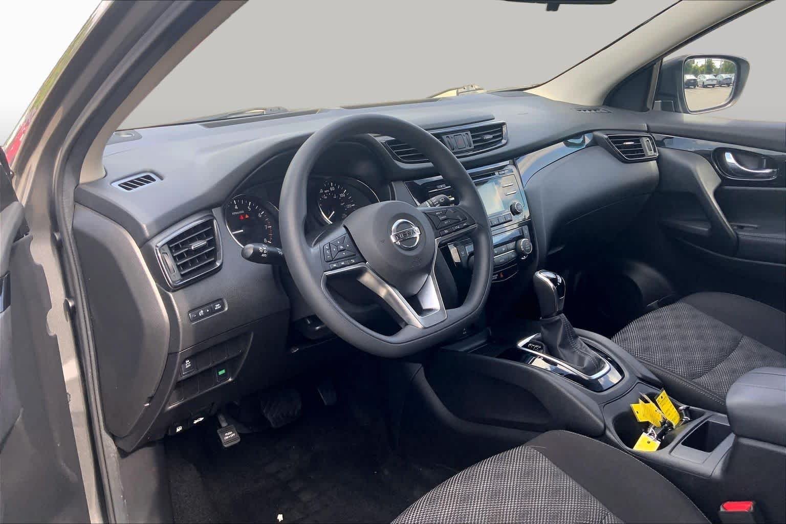 Used 2017 Gun Metallic Nissan SV image 17