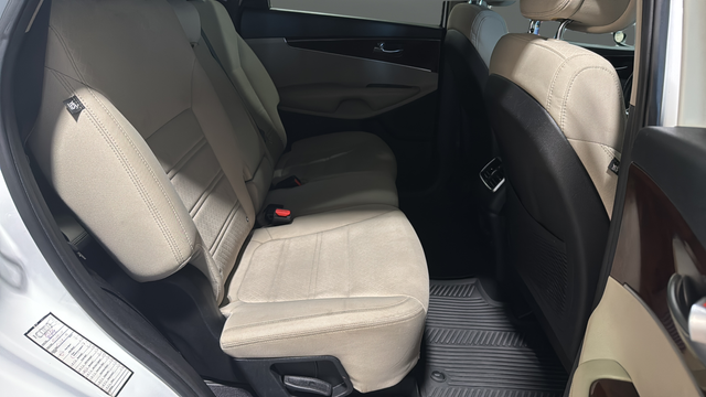 Used 2016 Snow White Pearl Kia LX image 25