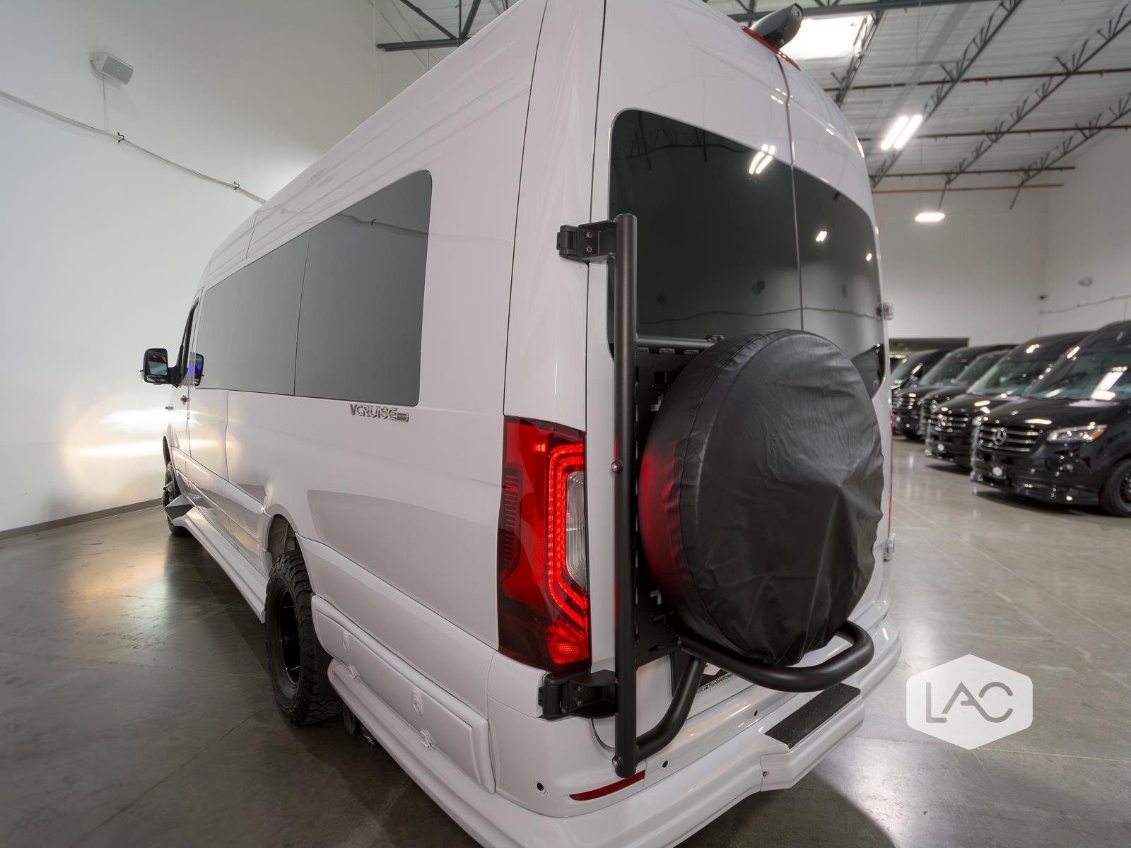 New 2026 WHITE OGV LUXURY COACH AWD (10OBA)1080 ANYWHERE w/ ADV PKG 2.1 image 33