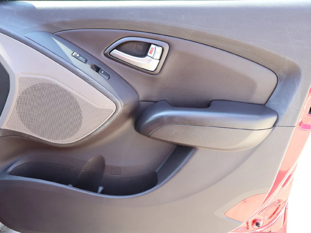 Used 2013 Garnet Red Hyundai GLS image 7