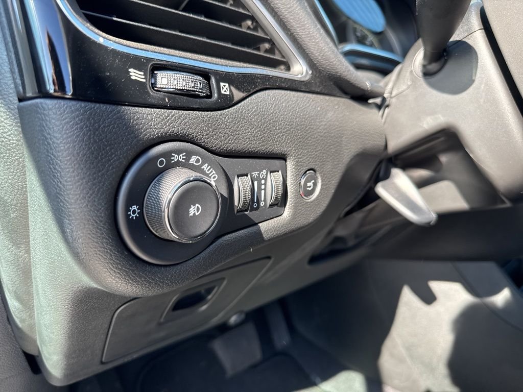 New 2023 Bright White Clear-Coat Exterior Paint Jeep Altitude Lux image 11