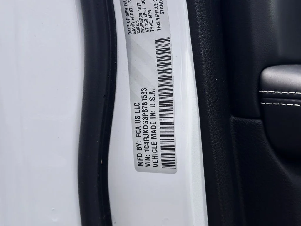 Used 2023 White/off-white Jeep Overland image 28