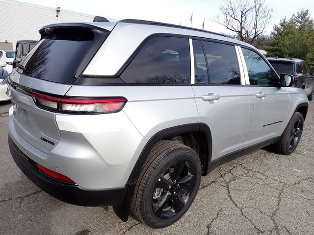 New 2025 Silver Zynith Exterior Paint Jeep Limited image 7
