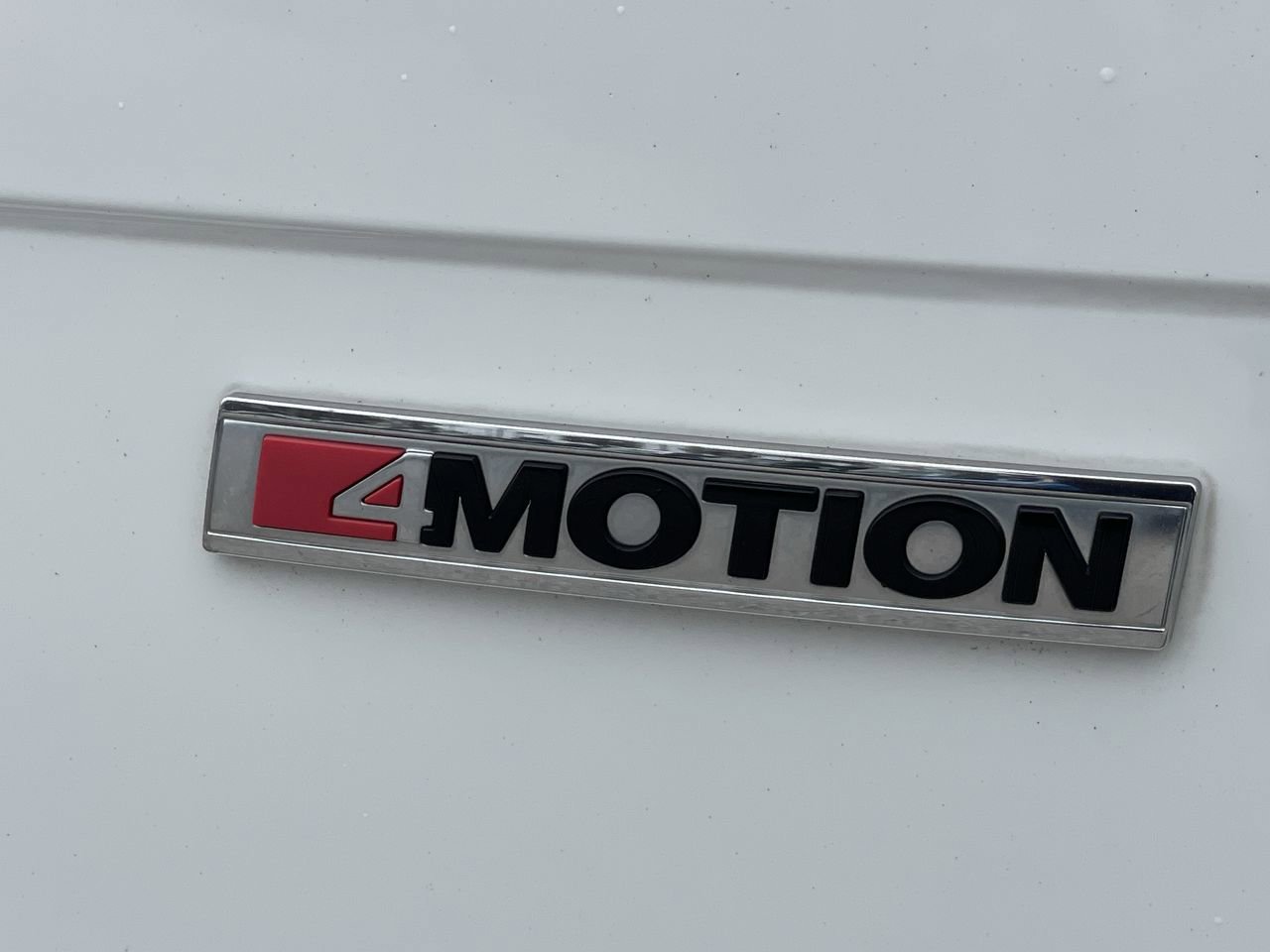 Used 2019 Pure White Volkswagen SEL Premium image 10