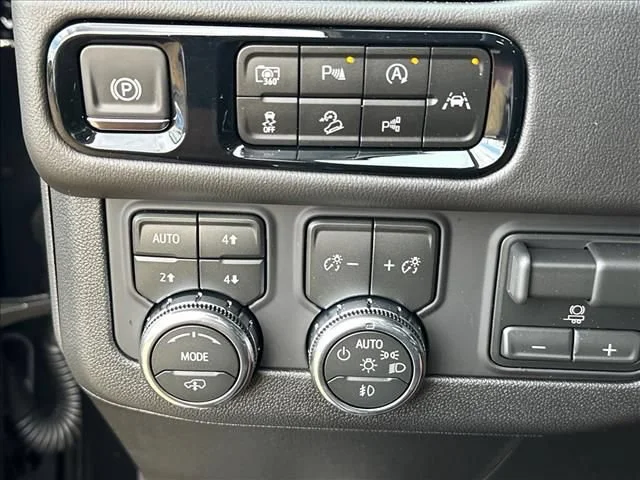 New 2026 Onyx Black GMC AT4 image 31