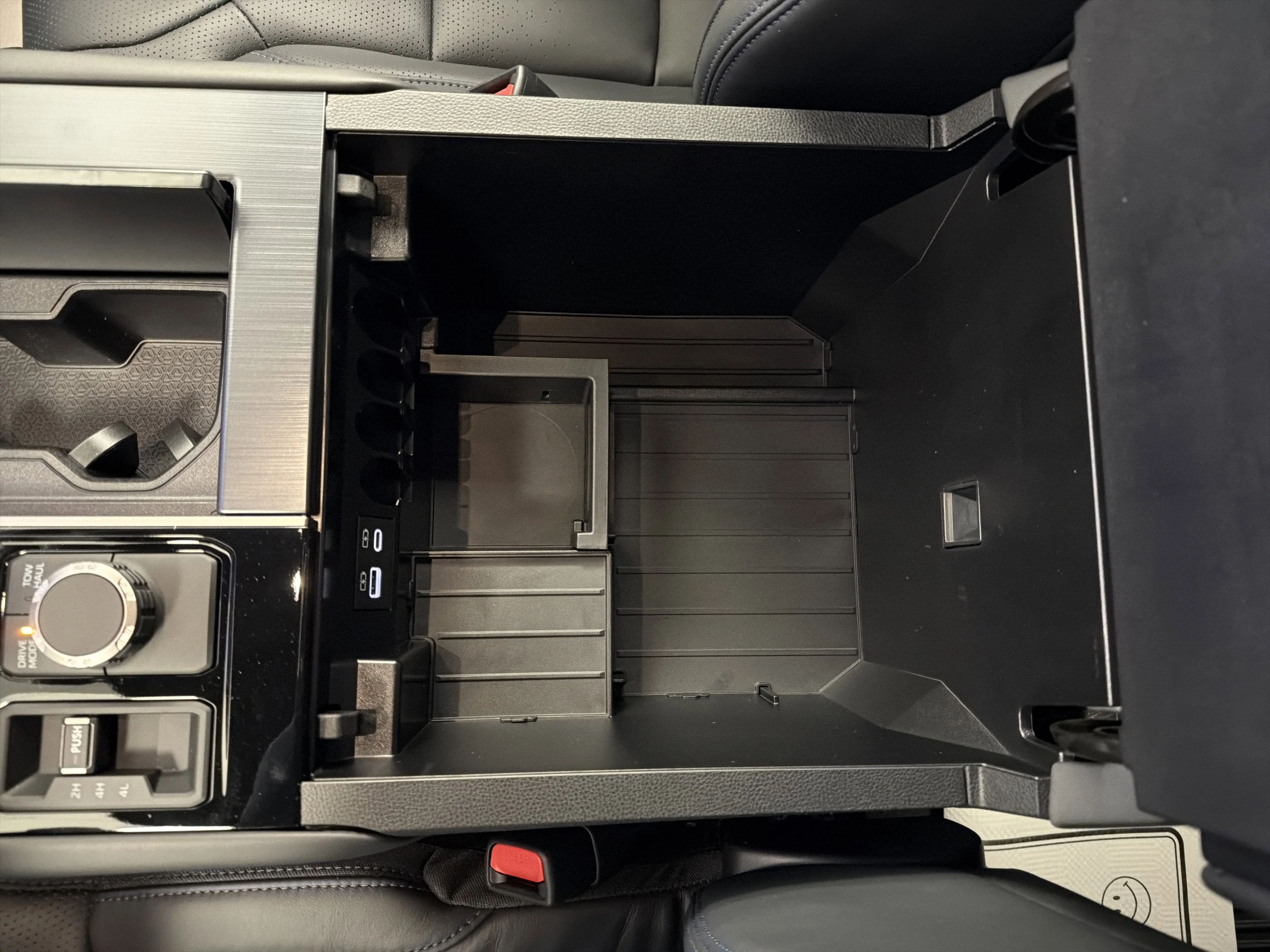 2026 Toyota Sequoia Platinum - Photo 13