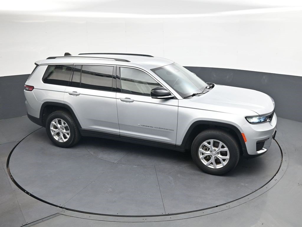 Used 2023 Silver Zynith Jeep Limited image 31