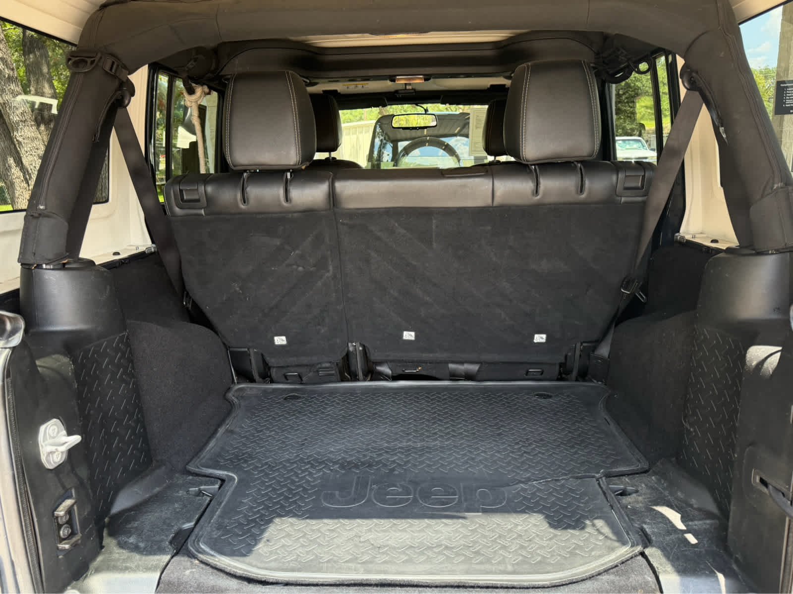 Used 2016 Rhino Clearcoat Jeep Rubicon image 23