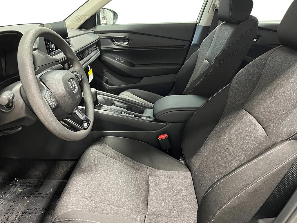 Used 2025  Honda SE image 14