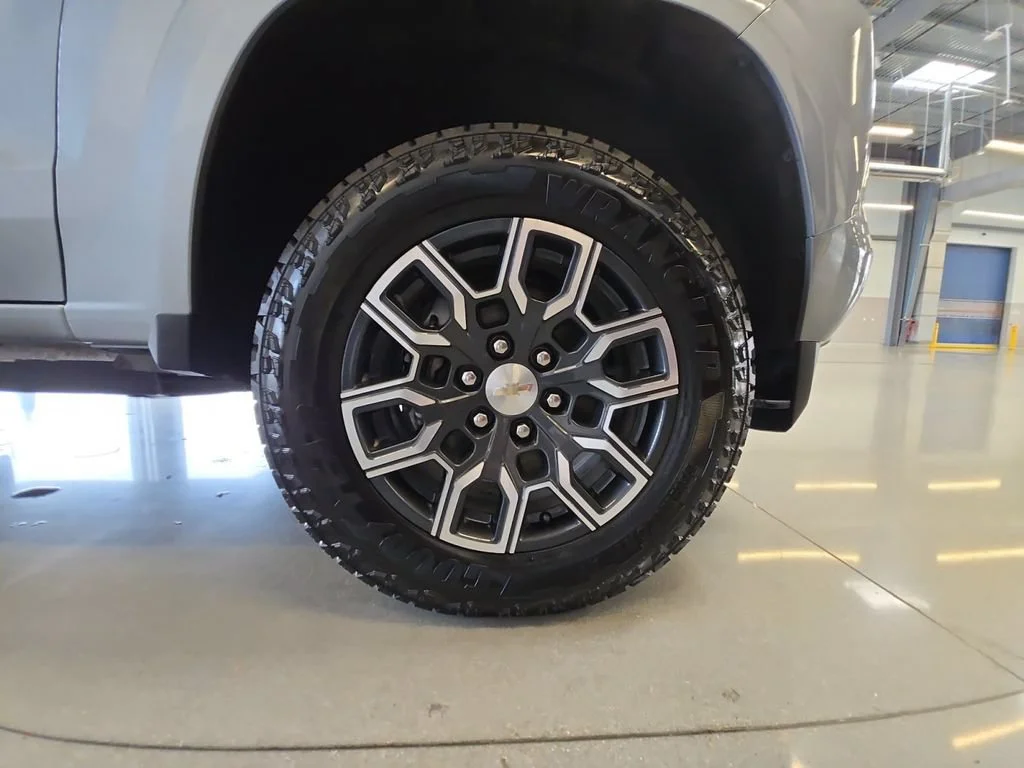 Used 2024 Sterling Gray Metallic Chevrolet LT image 29