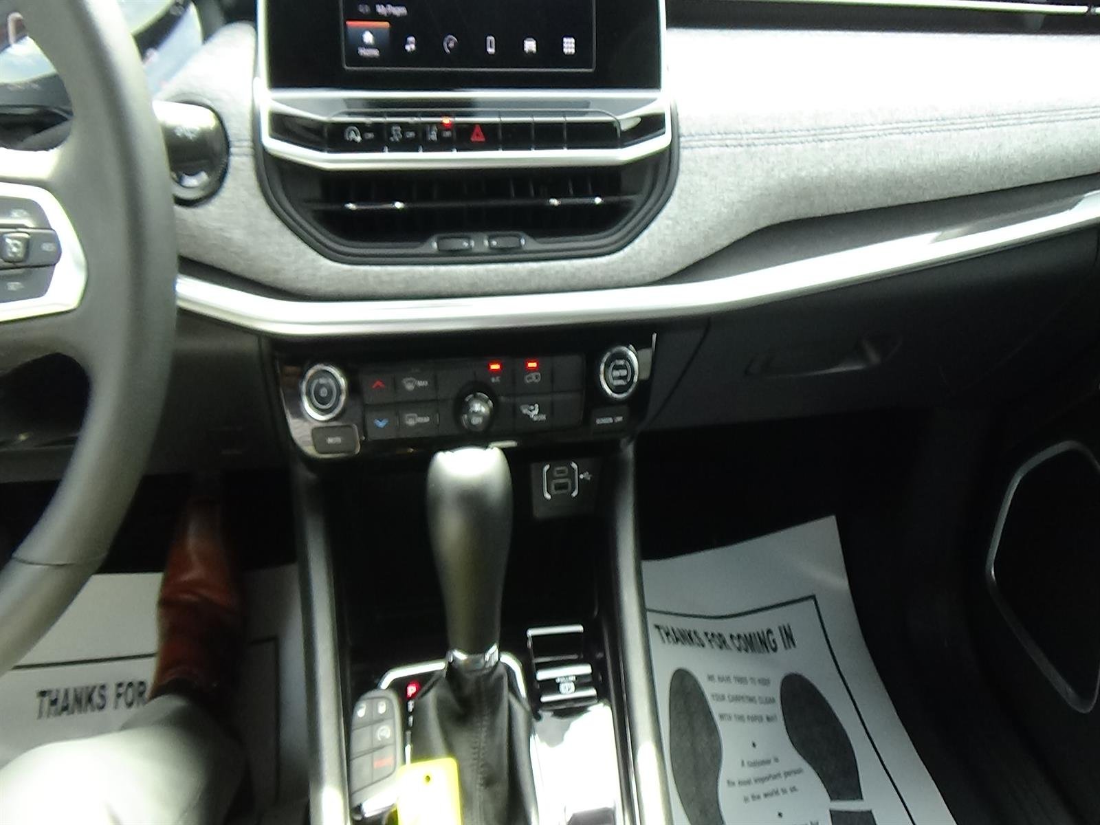 Certified Used 2025 Red Hot Pearl Coat (pr6) Jeep Latitude image 25