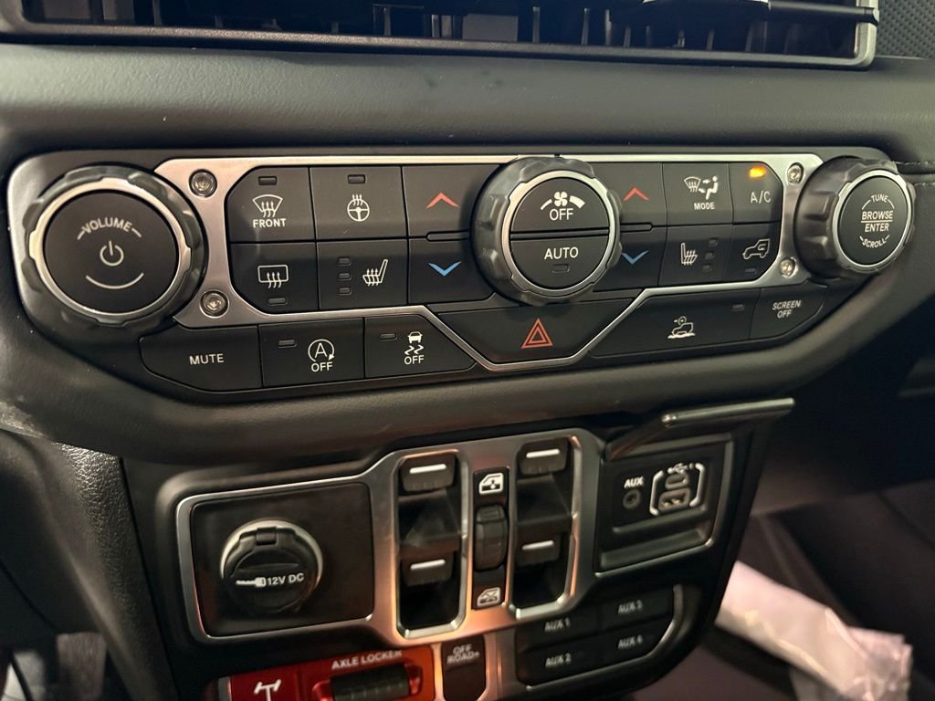 New 2026 Black Clearcoat Jeep Mojave image 32