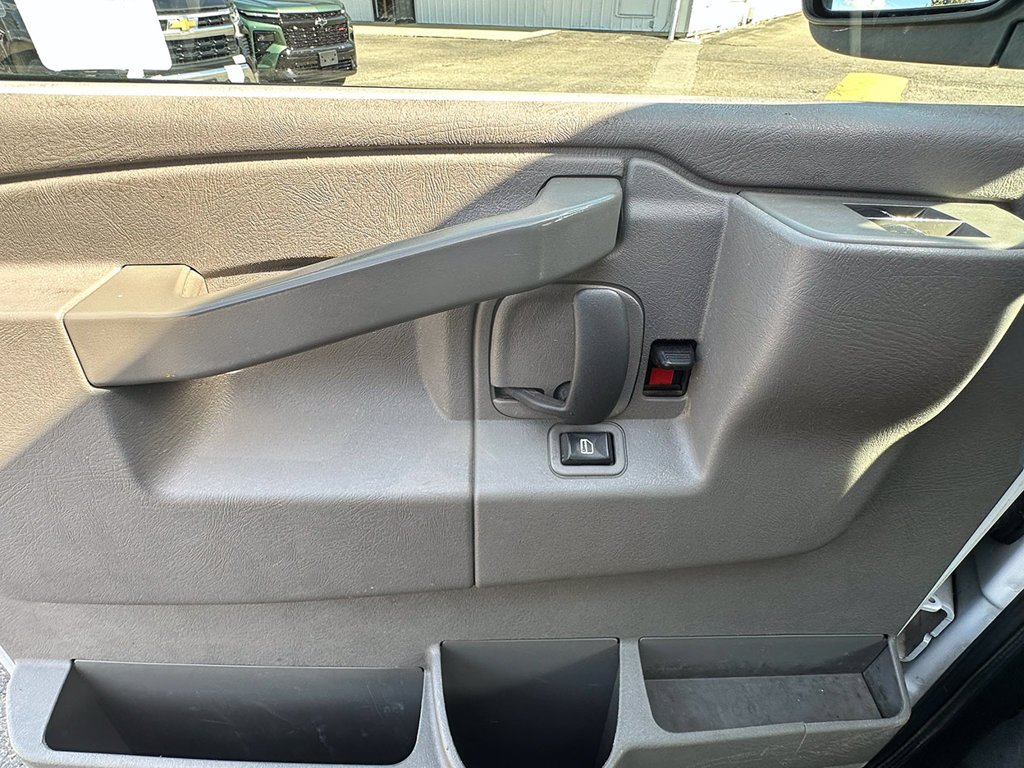 Used 2019 White GMC Work Van image 18