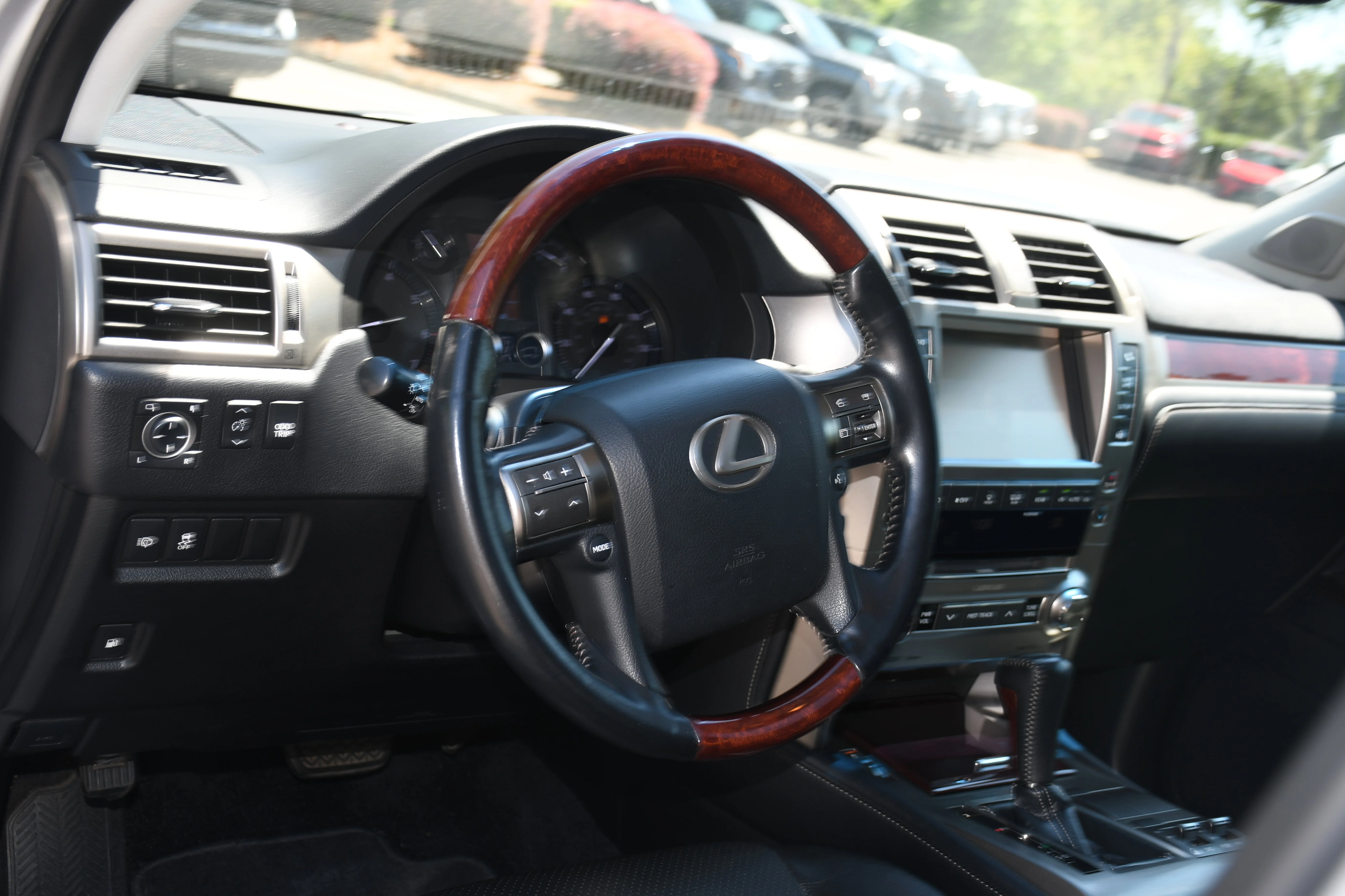 Used 2015 Silver Lexus 460 image 8
