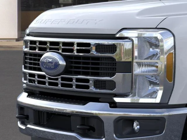 2025 Ford F-350 Super Duty XLT - Photo 41