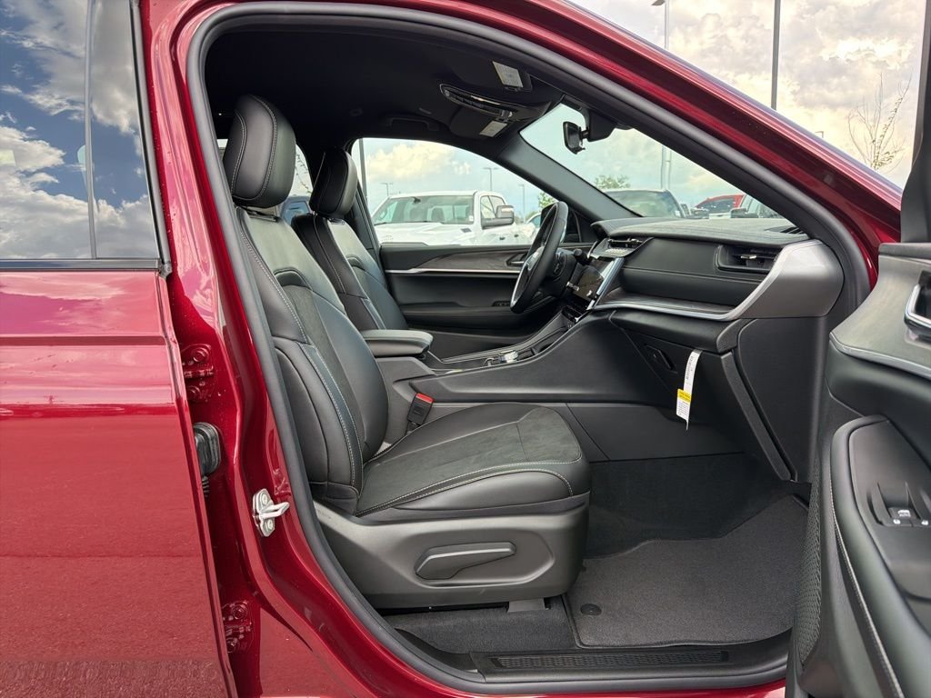 New 2026 Velvet Red Pearl-Coat Exterior Paint Jeep Altitude image 22