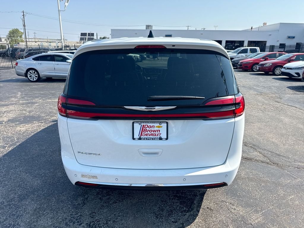 Used 2024 White Chrysler Touring L image 42