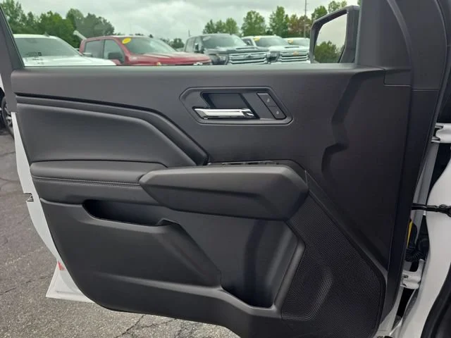 Used 2026 Summit White Chevrolet LT image 28