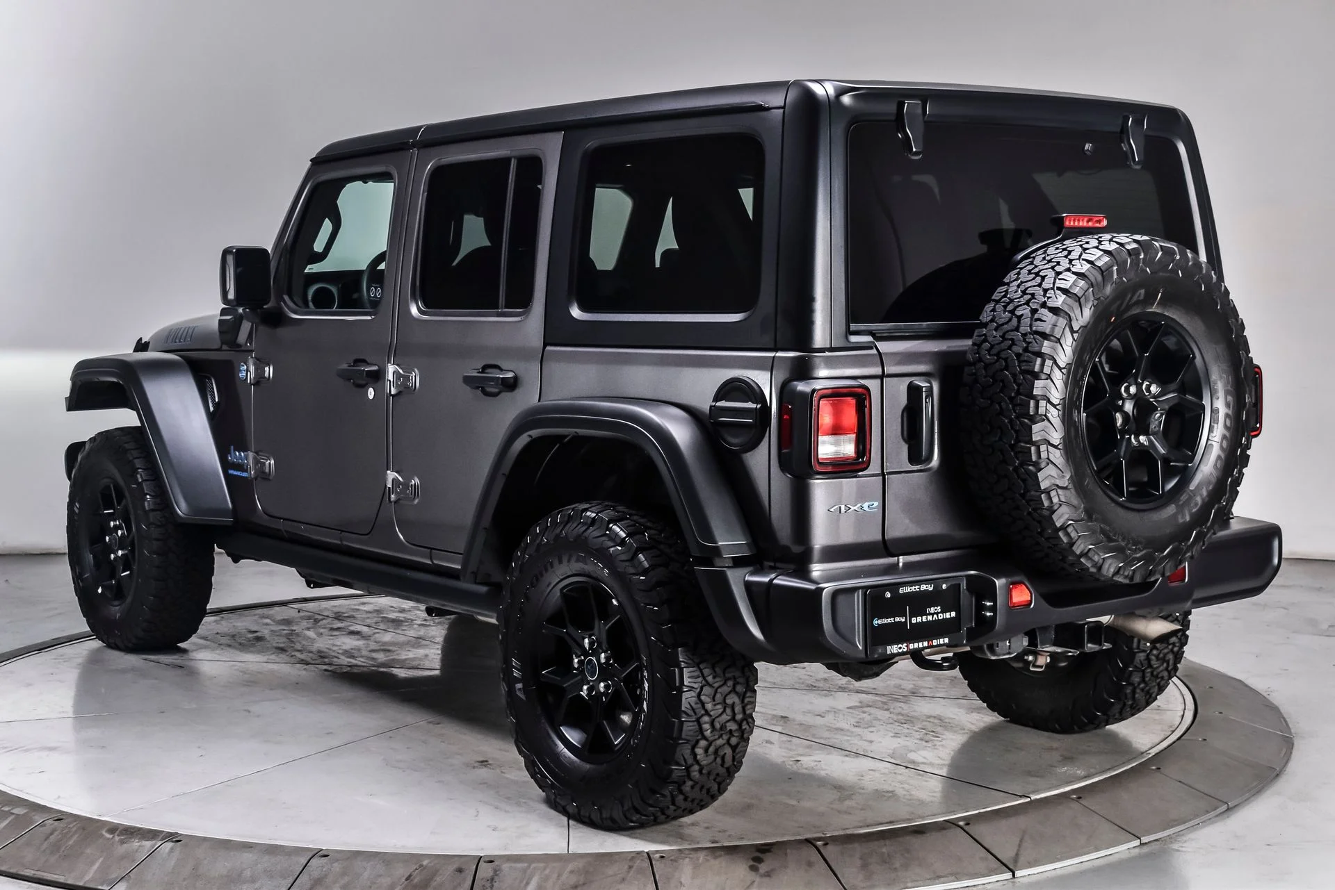 Used 2025 Crystal Metallic Jeep Willys 4xe image 4