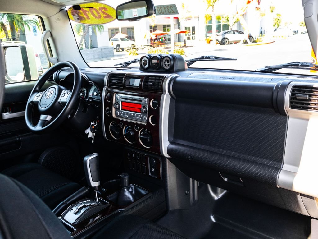 Used 2012  Toyota Base image 29