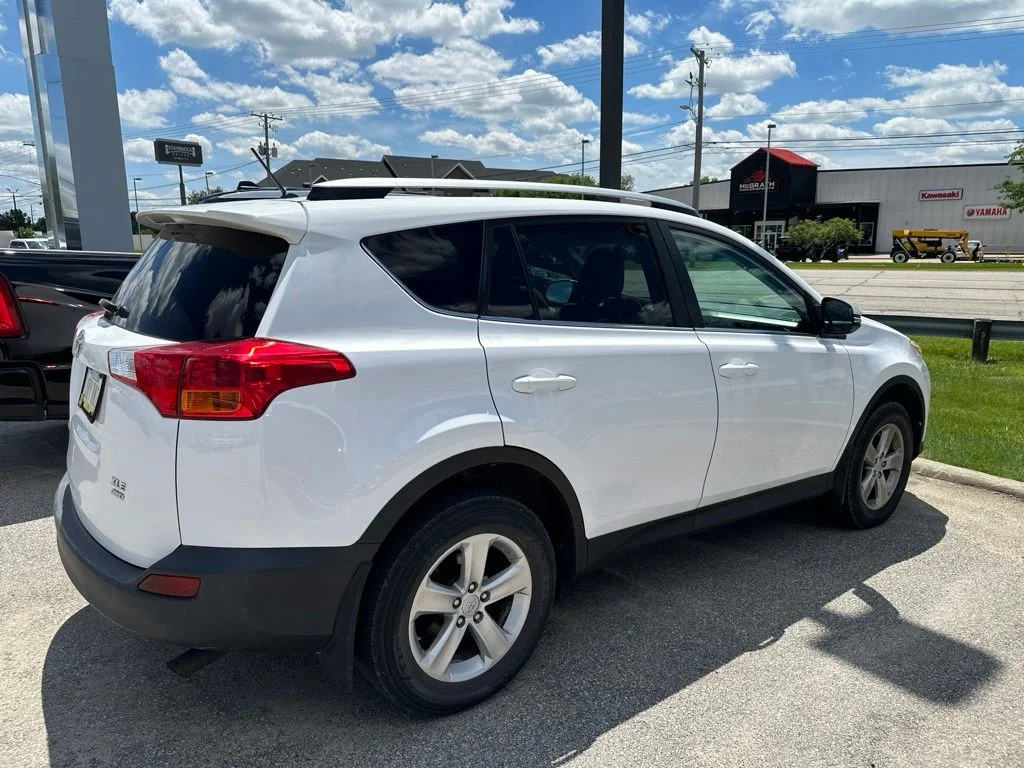 Used 2013 White Toyota XLE image 5