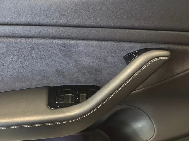 Used 2018  Tesla Long Range image 25