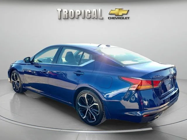 Used 2024 Blue Nissan 2.5 SR image 3