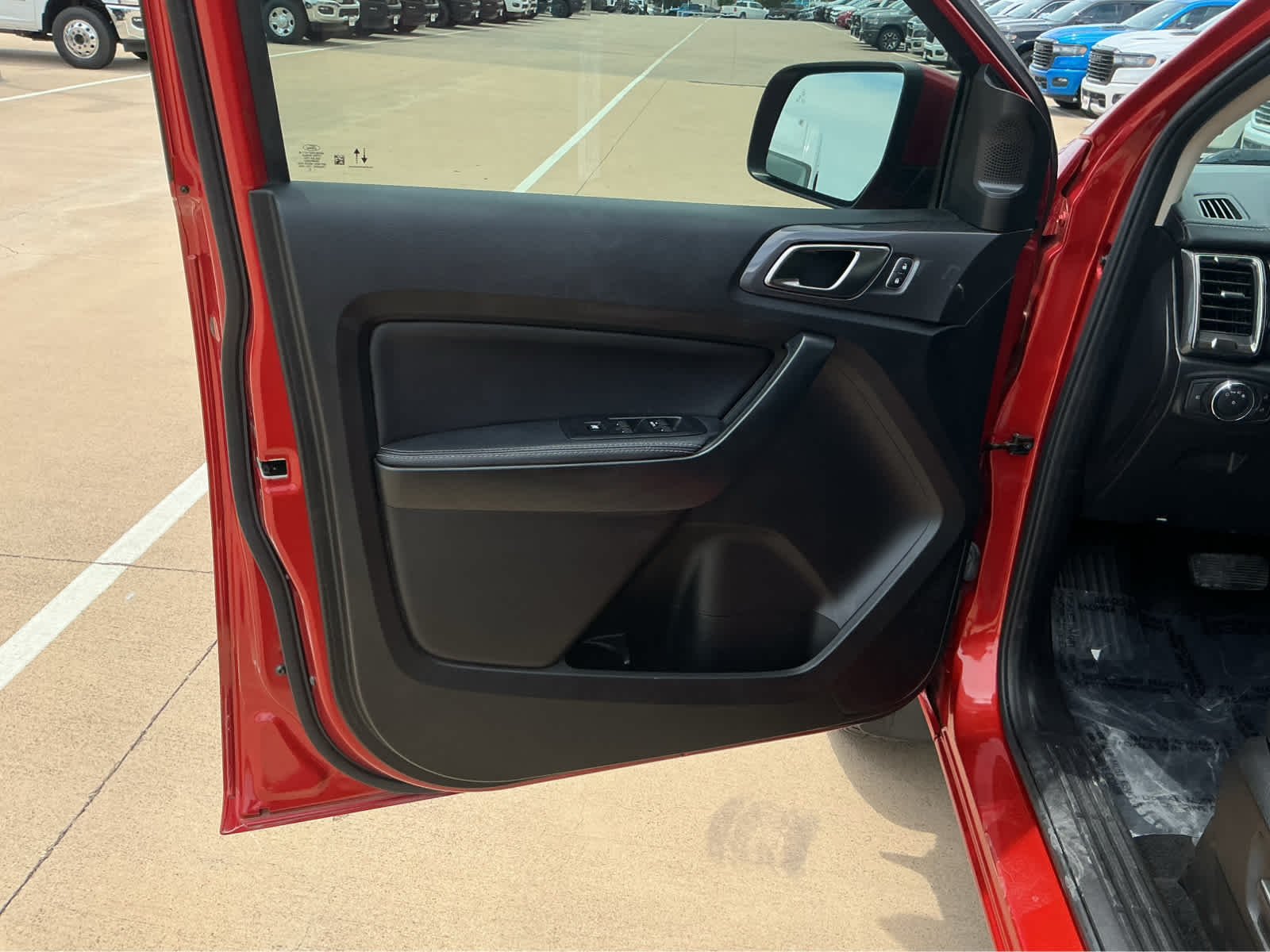 Used 2022 Hot Pepper Red Metallic Tinted Clearcoat Ford LARIAT image 14