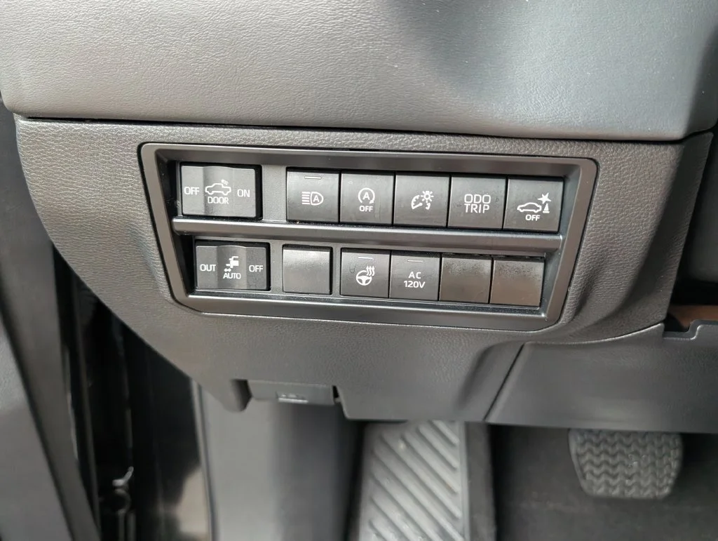 Used 2023  Toyota Platinum image 13