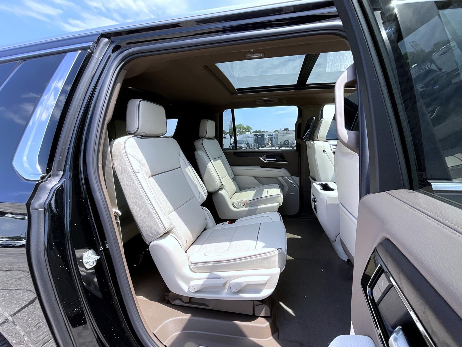 2026 GMC Yukon XL Denali - Photo 18