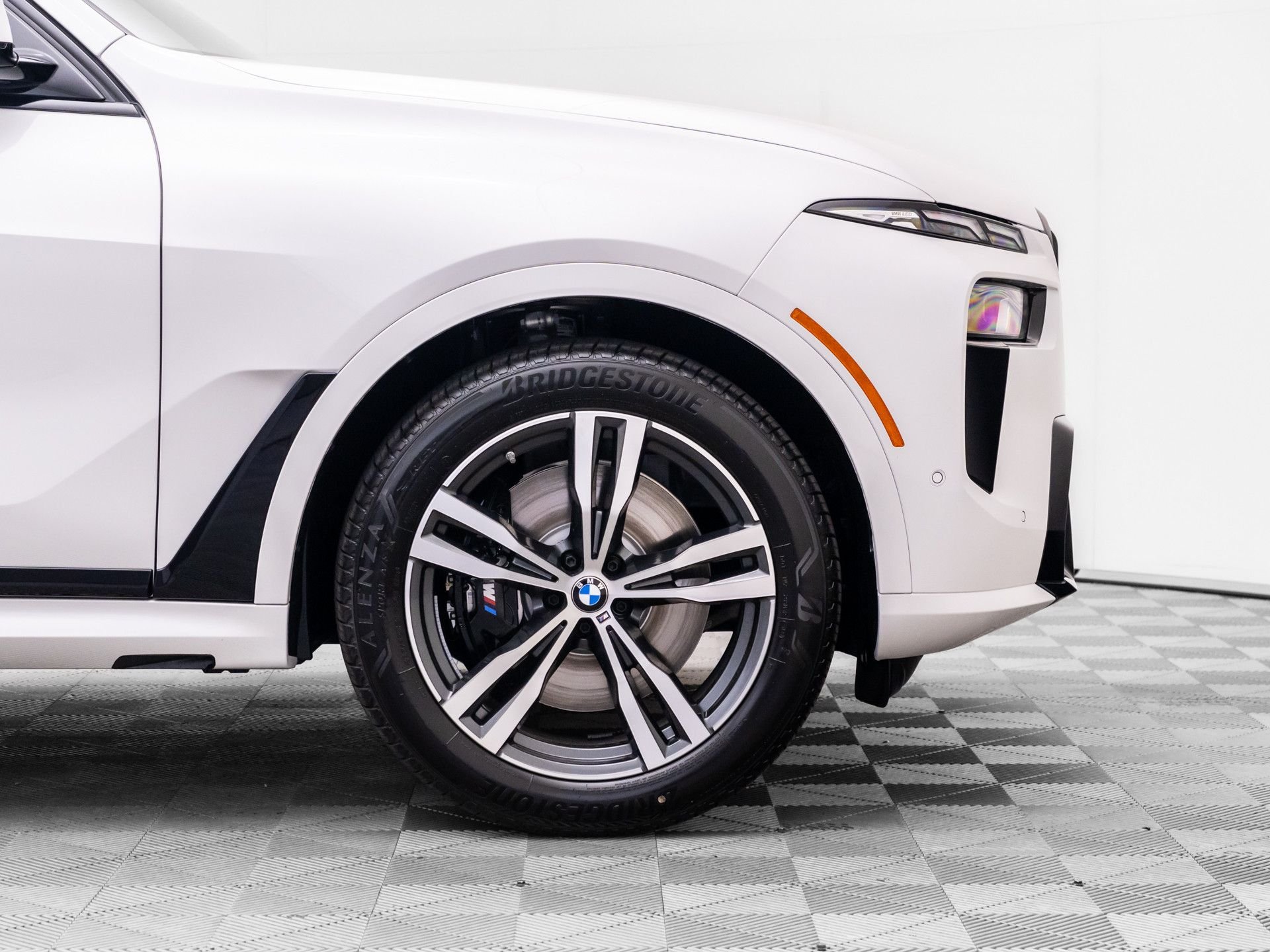 New 2027 Mineral White Metallic BMW xDrive40i image 40