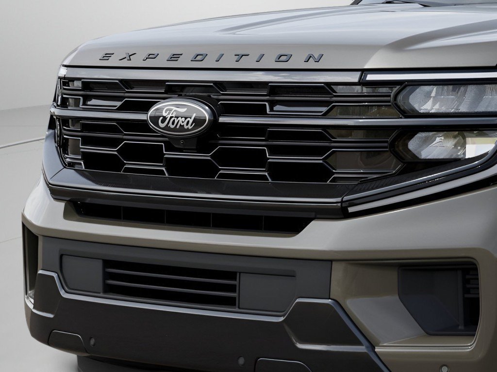 New 2027 Marsh Gray Ford Platinum image 19
