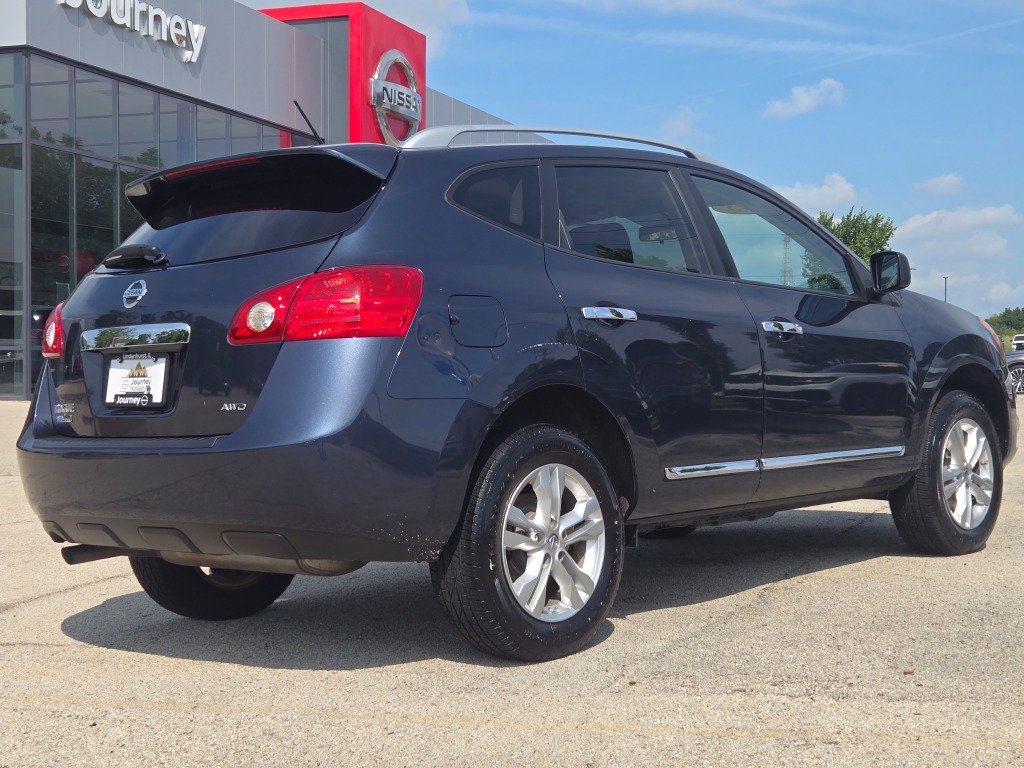Used 2015 Blue Nissan S image 10