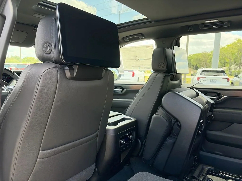 2026 GMC Yukon XL Denali - Photo 25