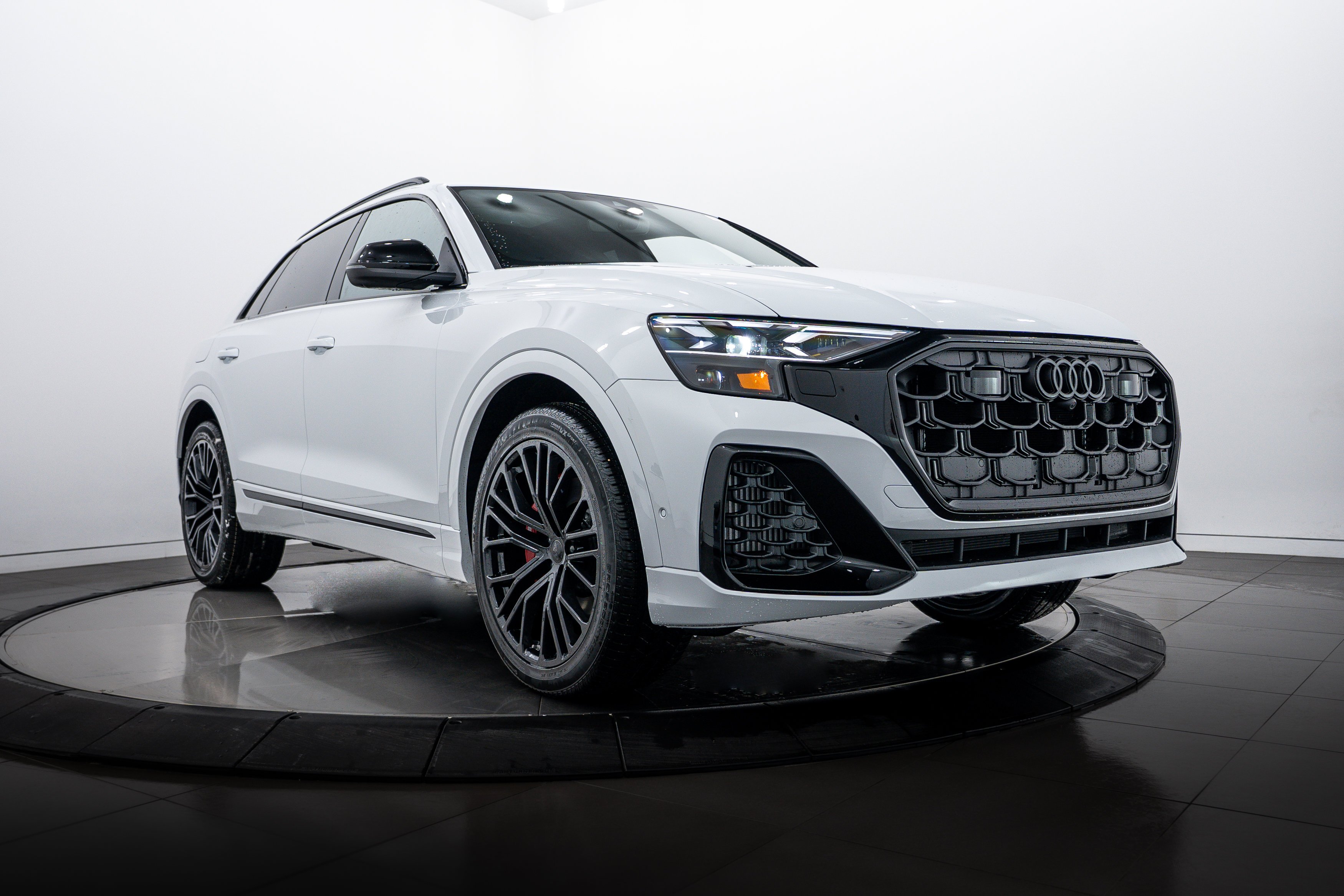 2026 Audi SQ8 Prestige quattro's photo