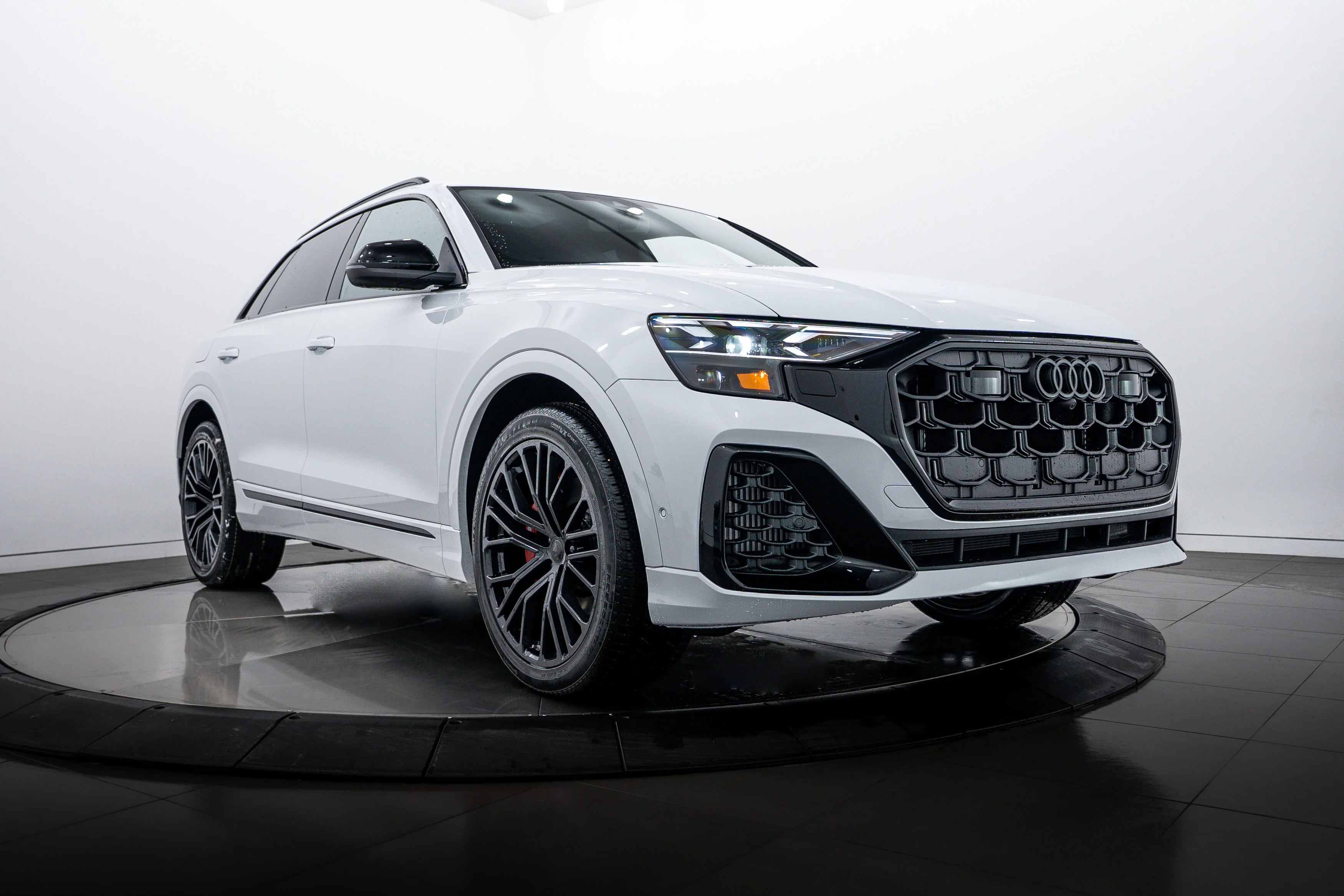 2026 Audi SQ8 Prestige quattro's photo