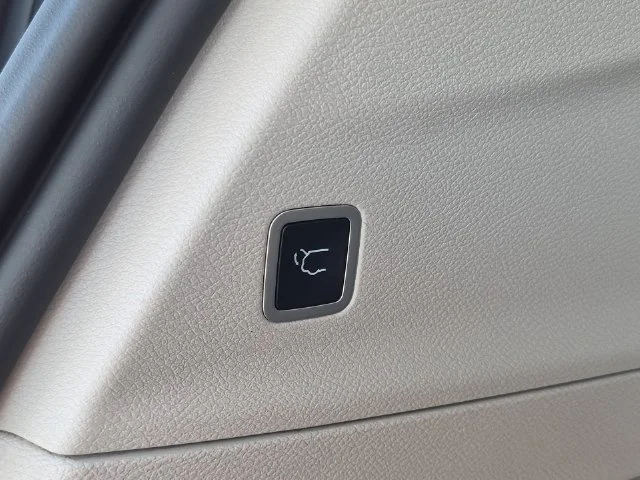 Used 2023 White Chrysler LX image 29