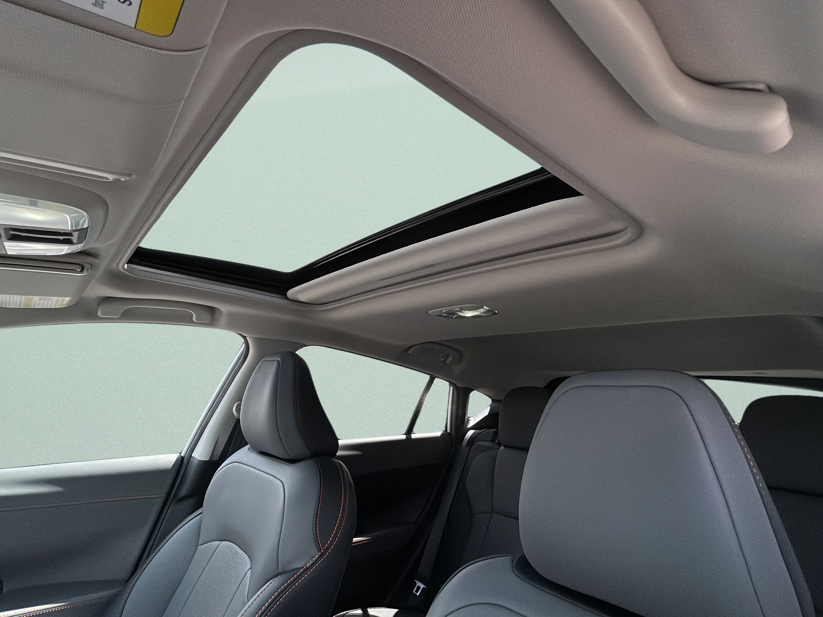Used 2025 Crystal White Pearl Subaru Limited image 16