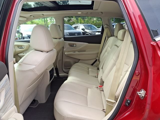 Used 2016 Red Nissan Platinum image 11