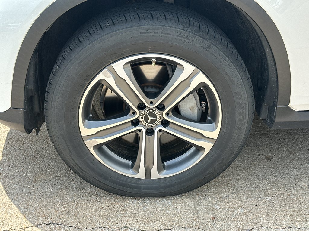 Used 2019 Polar White Mercedes-Benz 300 image 3