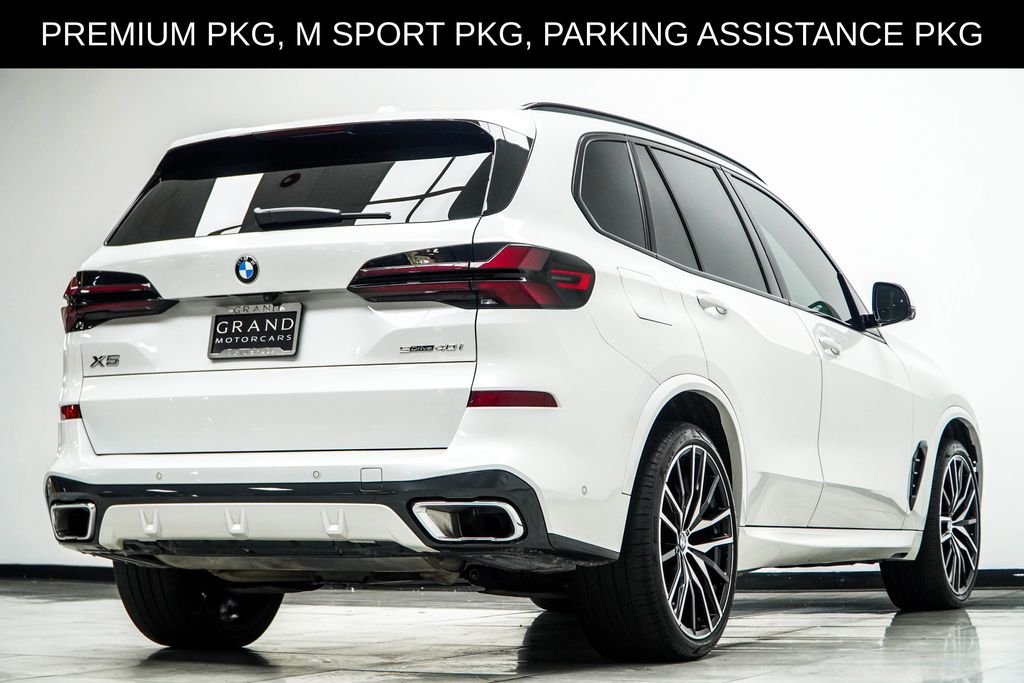 Used 2024 White BMW sDrive40i image 12