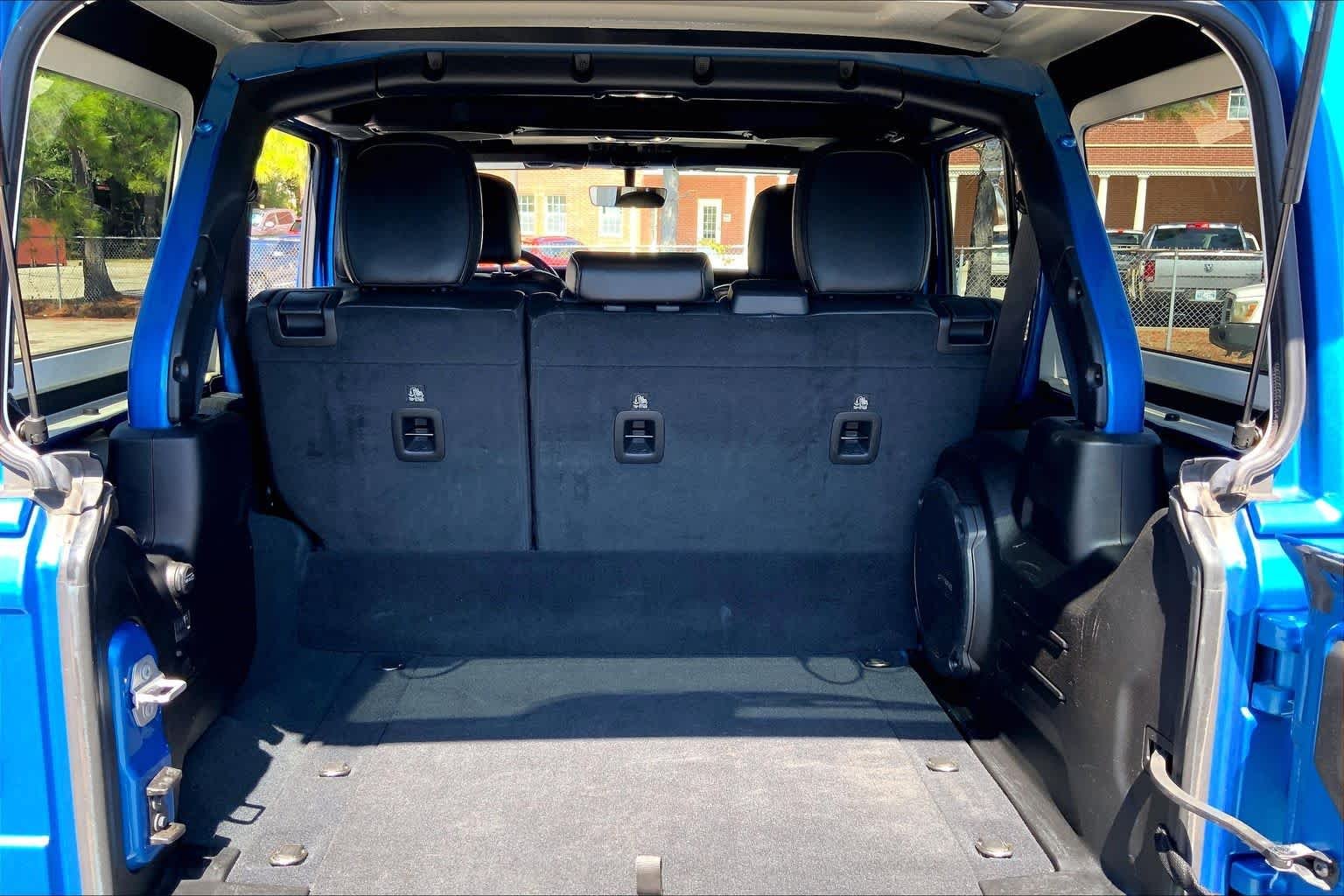 Used 2022 Hydro Blue Pearlcoat Jeep Unlimited Rubicon image 36